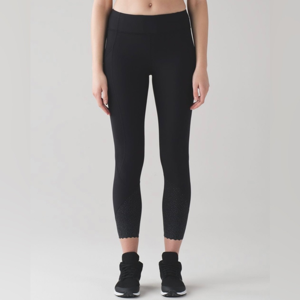 Lululemon Tight Stuff Crop Leggings in Black Size 6